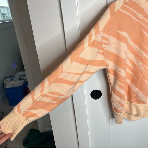 Sweaty Betty Essential Peachy Pink Tie Dye Print Crewneck Sweatshirt Size XS - Picture 3 of 7